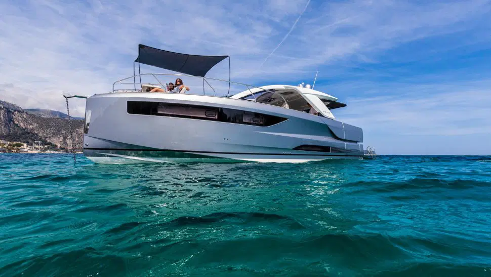 Фото Яхты моторные Jeanneau DB/43 IB