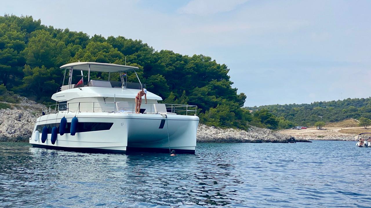 Фото В наличии 2021 Fountaine Pajot MY6